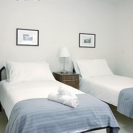 Two Bedroom Luxury Apt With Film Style Swansea Luaran gambar