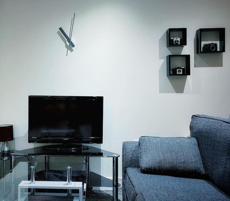Two Bedroom Luxury Apt With Film Style Swansea Luaran gambar