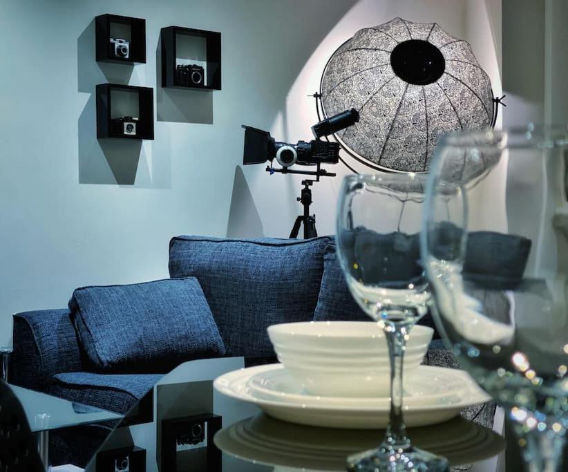 Two Bedroom Luxury Apt With Film Style Swansea Luaran gambar