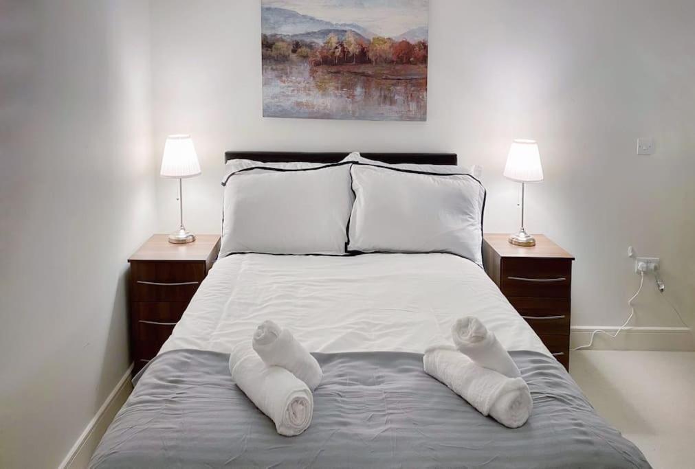 Two Bedroom Luxury Apt With Film Style Swansea Luaran gambar