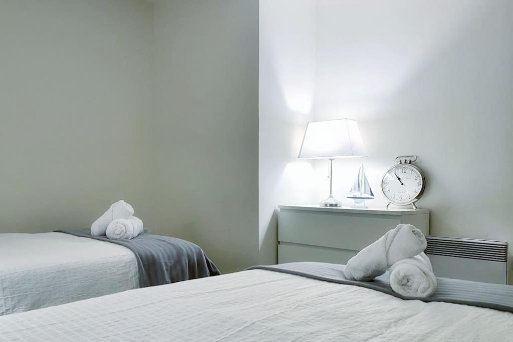 Two Bedroom Luxury Apt With Film Style Swansea Luaran gambar